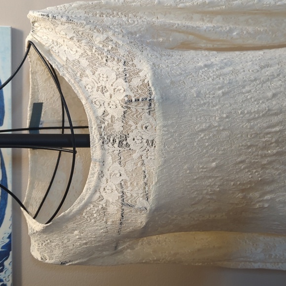 Cream lace dress - Picture 3 of 9